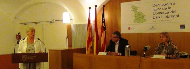 Gemma Tribó en la seva intervenció d'avui. A la taula, Joaquim Balsera i Conxita Sánchez