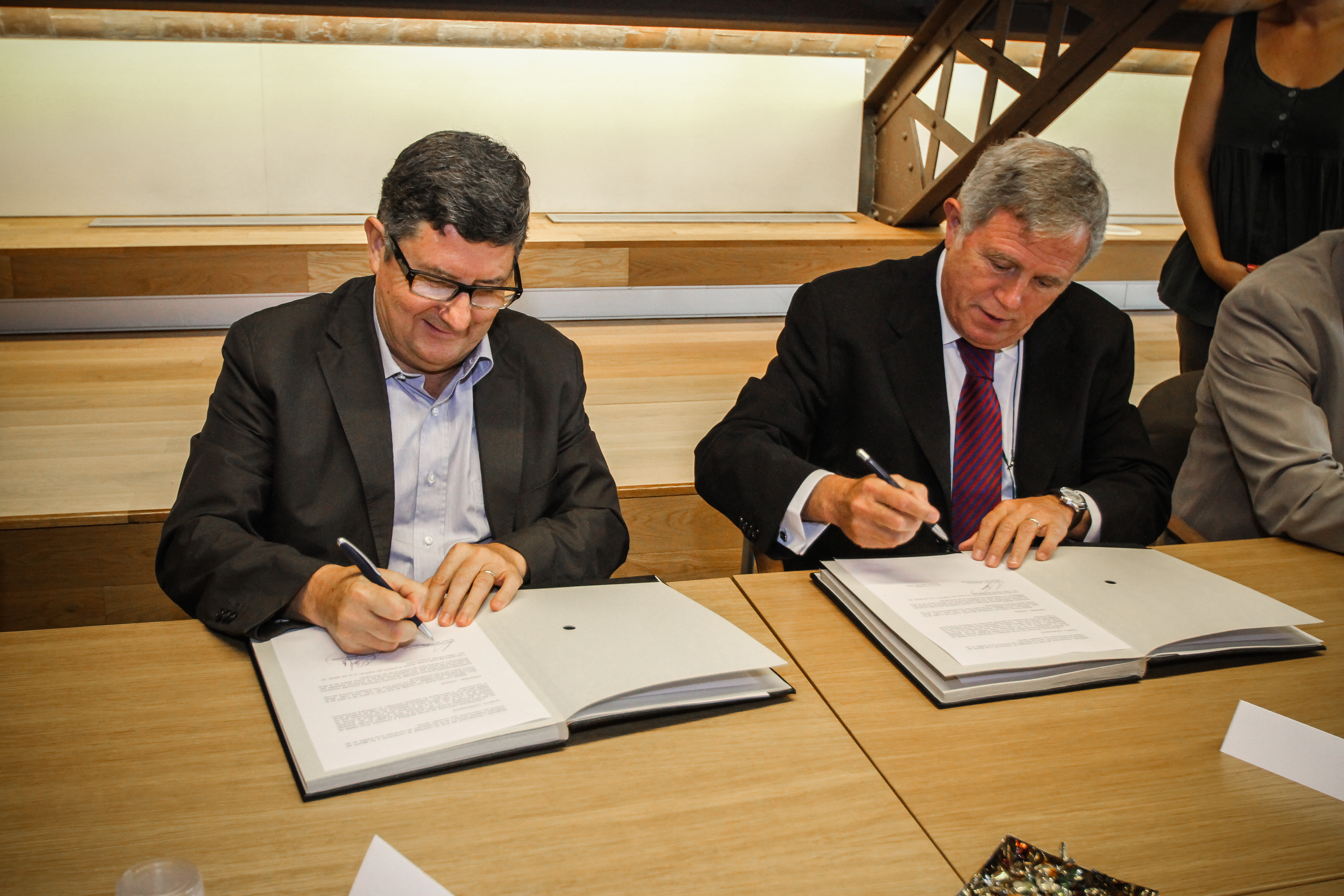 El Prat i el Grup Damm signen un conveni per promocionar la ciutat