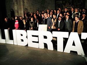 Diverses localitats del Baix Llobregat participen de la concentració a Barcelona pel cessament de l’assetjament judicial als municipis