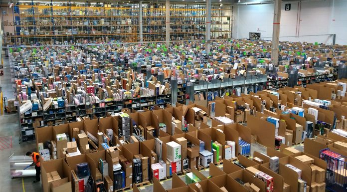 Treballadors d’Amazon el Prat pressionen per una vaga global