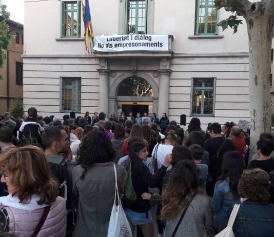 Concentracions arreu del Baix Llobregat contra la sentència de la Manada