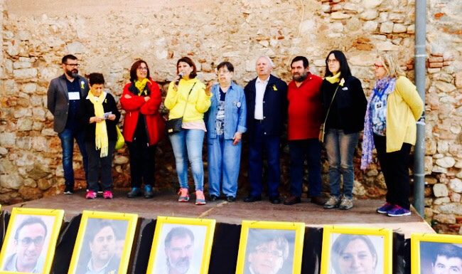 Més de 3.500 persones participen a la cadena humana de Montserrat per reclamar l’alliberament dels “presos i exiliats”