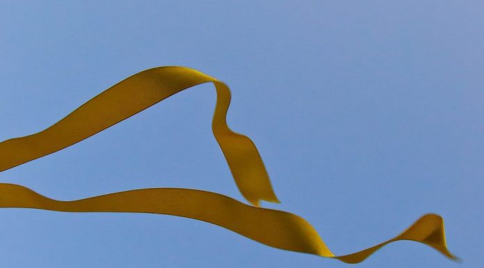 Es mantenen les multes per penjar llaços grocs a Cervelló