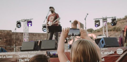 El primer Petit PAS de Martorell persuadeix els infants i les seves famílies a ritme de reggae