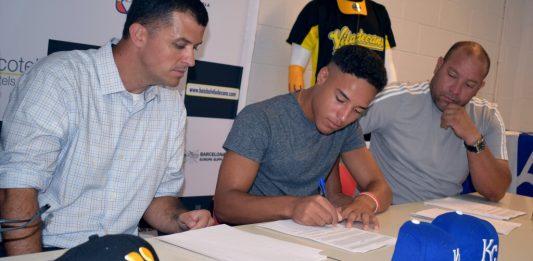 El jugador baixllobregatí de beisbol Omar Hernández, fa història al fitxar pels Kansas City d’Estats Units