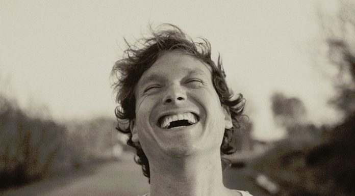 El cantant baixllobregatí Ramon Mirabet deixa temporalment els escenaris per preparar el seu nou disc