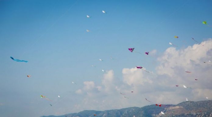 Centenars d’Estels per la Pau tornaran a volar aquest diumenge sobre Castelldefels