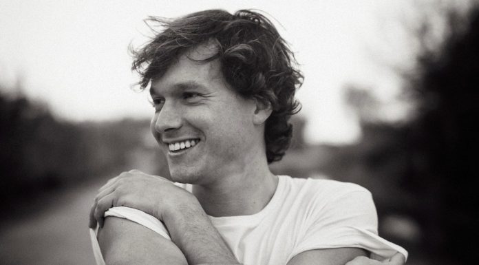 El baixllobregatí Ramon Mirabet publica ‘Begin Again’, el seu disc “més visceral”