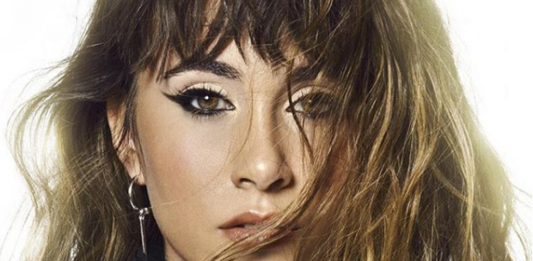 La baixllobregatina Aitana, sedueix el públic del Jardins de Terramar amb un espectacle enèrgic