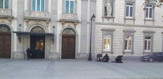Detingut un militant d’Arran del Baix Llobregat amb set companys més per a realitzar accions de protesta davant el Tribunal Suprem