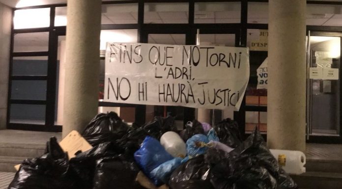 Els jutjats de Gavà, Martorell i Esplugues, tornen a patir una empastifada amb fems i escombraries