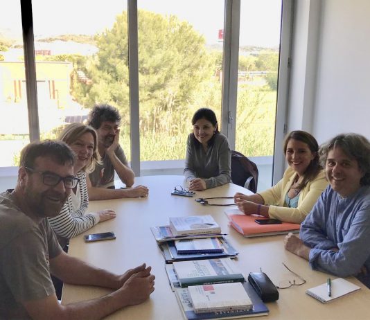 #26M – Els comuns del Baix Llobregat visiten la UPC de Castelldefels per compartir el paper del coneixement en el futur de la comarca