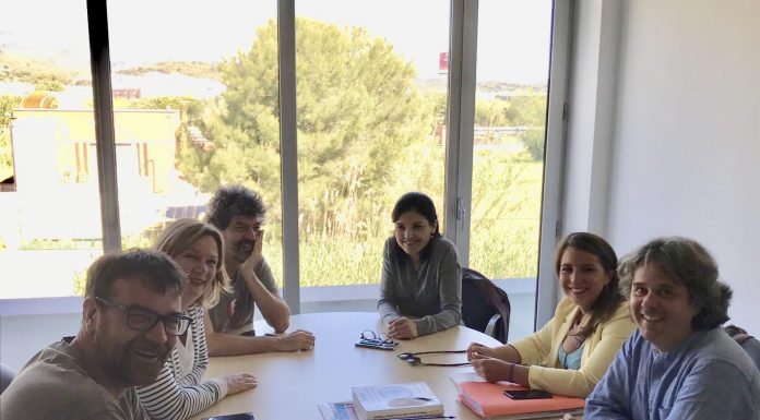 #26M – Els comuns del Baix Llobregat visiten la UPC de Castelldefels per compartir el paper del coneixement en el futur de la comarca