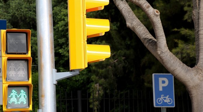 Amb motiu del Dia internacional contra la LGTBIfòbia, Sant Boi estrena els primers semàfors inclusius LGTBI