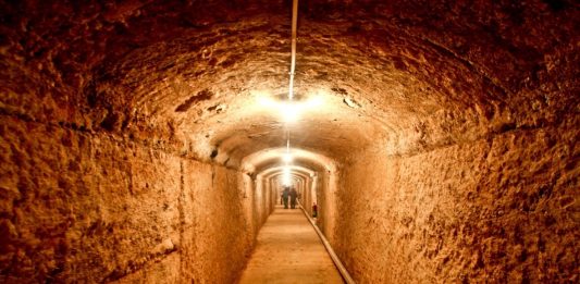 El refugi antiaeri de Gavà acull una exposició sobre arquitectura commemorativa i funerària del segle XX