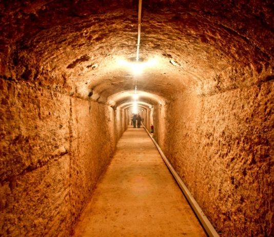 El refugi antiaeri de Gavà acull una exposició sobre arquitectura commemorativa i funerària del segle XX