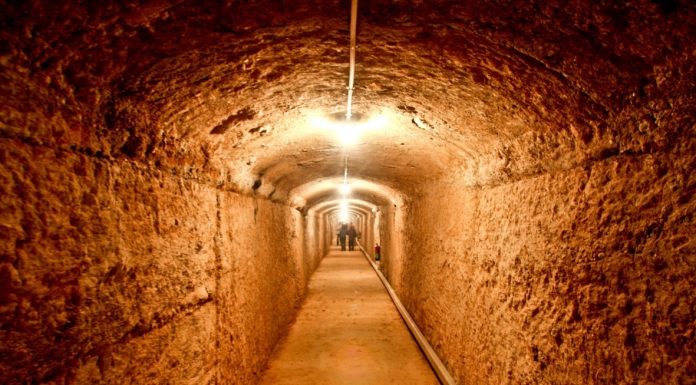 El refugi antiaeri de Gavà acull una exposició sobre arquitectura commemorativa i funerària del segle XX