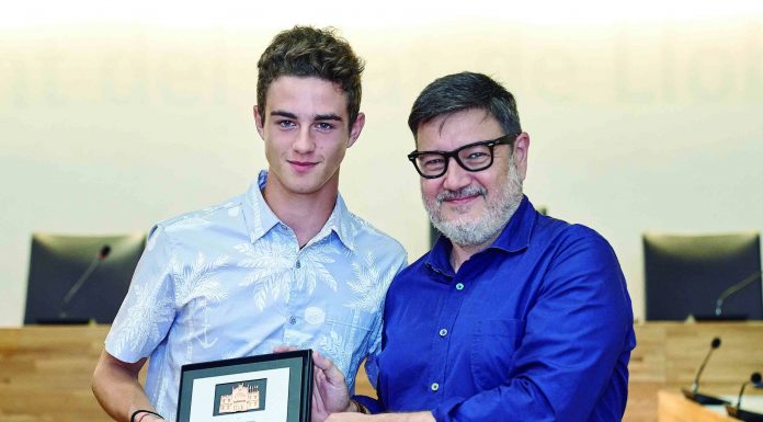 El Prat homenatja l’esportista local Nil Llop, campió del món de patinatge