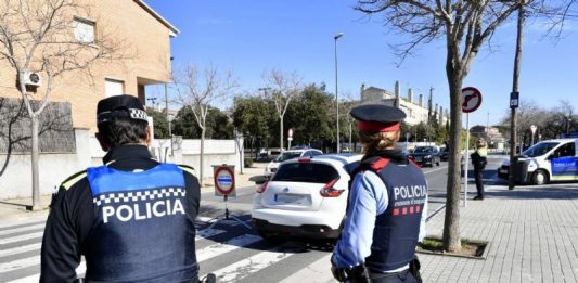 Els cossos de seguretat coordinen un dispositiu per minimitzar la presència de venda ambulant a Castelldefels