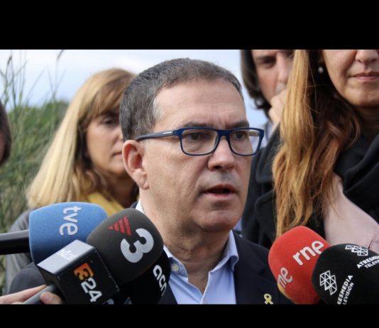 #10N – JxCat vol que la Fiscalia investigui si hi ha prevaricació en les ordres de Borrell a l’excònsol d’Edimburg
