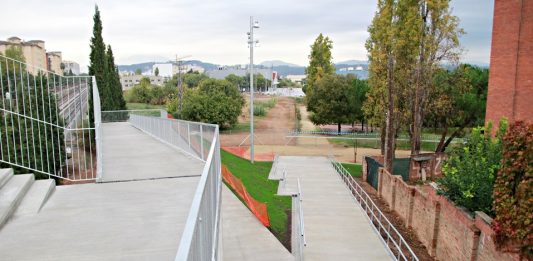 Una nova passarel·la connecta el sud i el nord de Sant Andreu de la Barca