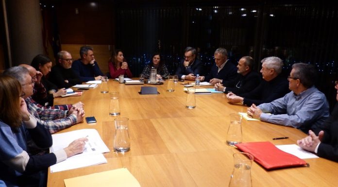 Unitat d’acció entre ajuntaments i veïns contra un canvi d’operativa de l’Aeroport del Prat