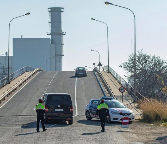 Registre dels Mossos a les instal·lacions d’IQOXE del Prat