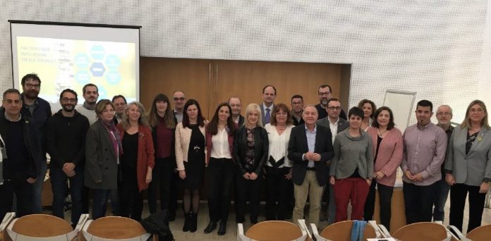 Els alcaldes i les alcaldesses del Baix Llobregat aproven per unanimitat la declaració d’emergència feminista per assassinats masclistes