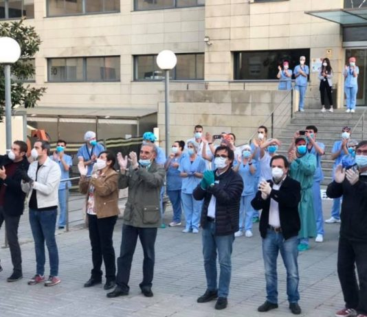 Alcaldes del Baix Llobregat Nord reten homenatge al personal sanitari