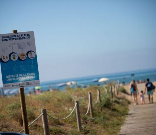 L’aforament de la platja de Castelldefels es redueix un 15% per evitar la propagació de la Covid-19