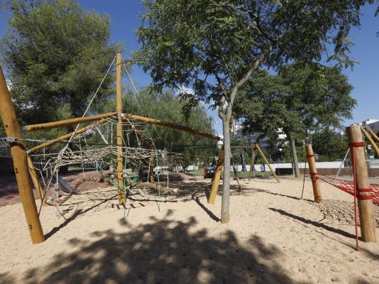 Gavà reobre els parcs infantils