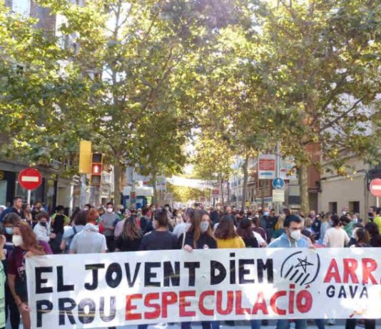 Veïnat i grups ecologistes es concentren contra la construcció de 5.000 habitatges entre Gavà i Castelldefels