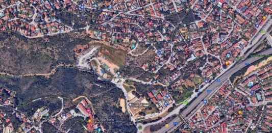 L’Ajuntament suspèn la llicències de construcció durant un any al bosquet de Montmar de Castelldefels