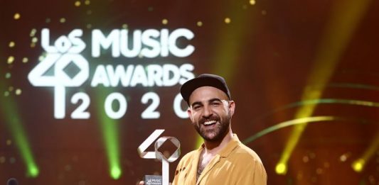 “Visca el Baixllo”: l’emoció de Nil Moliner al recollir el premi a Artista Revelació de LOS40 Music Awards