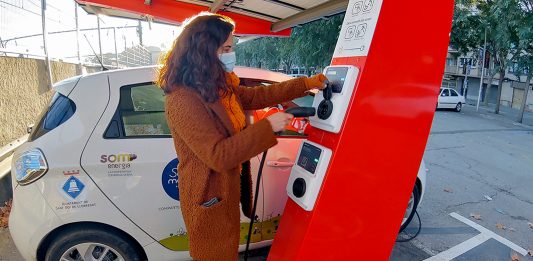 L’Ajuntament de Sant Boi posa en servei una fotolinera per a la recàrrega de vehicles elèctrics
