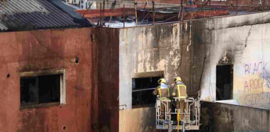 La nau incendiada a Badalona és propietat d’una immobiliària de Sant Feliu de Llobregat