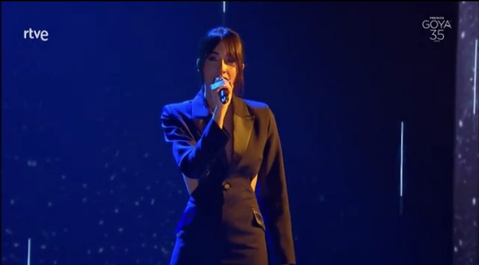 La baixllobregatina Aitana triomfa als Goya més extranys de la seva història, cantant “Happy days are here again”, de Barbra Streisand