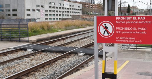 Sant Feliu i Molins de Rei exigeixen a Renfe solucions reals al tancament dels passos entre andanes