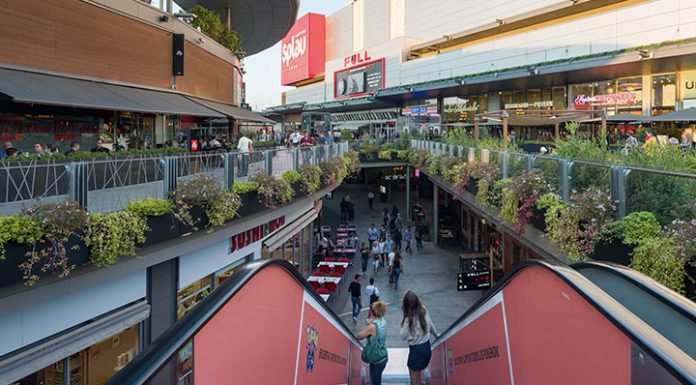 Continua el confinament comarcal però s‘obren els centres comercials