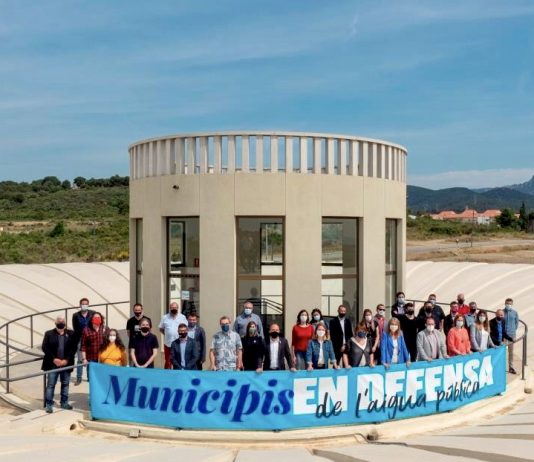 El Baix Llobregat fa pinya per defensar la gestió pública de l’aigua i contra la judicialització de les municipalitzacions