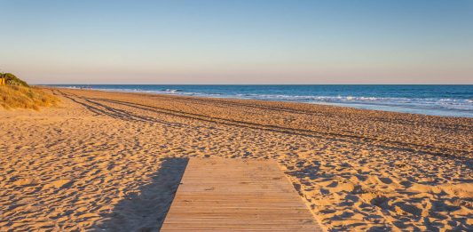 Les platges metropolitanes viuran una revetlla de Sant Joan amb mesures, restriccions i controls