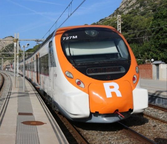 Un tren sense passatgers descarrila a Gavà