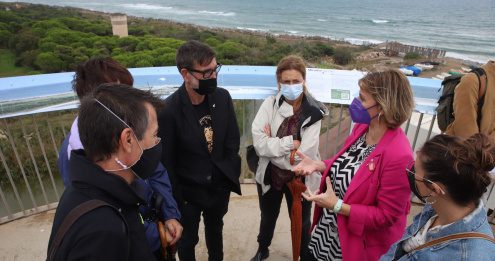 L’alcalde del Prat, Lluís Mijoler, ressalta la importància de preservar la Ricarda durant la visita de la vicepresidenta del Parlament