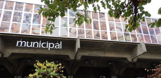 Paradistes del Mercat de Sant Ildefons acusen “d’intransigent” l’alcalde de Cornellà