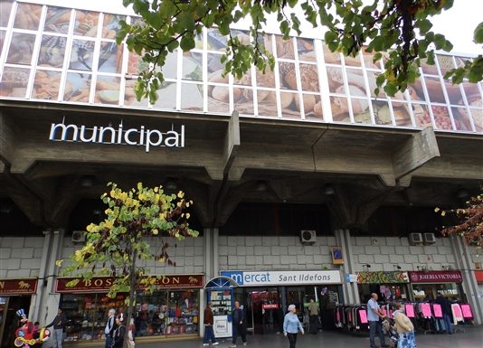 Paradistes del Mercat de Sant Ildefons acusen “d’intransigent” l’alcalde de Cornellà