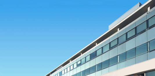 La farmacèutica Almirall construirà una planta fotovoltaica a Sant Feliu