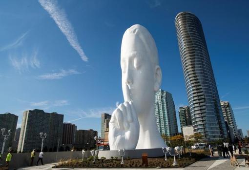 Jaume Plensa instal.la la seva escultura més gran davant Nova York