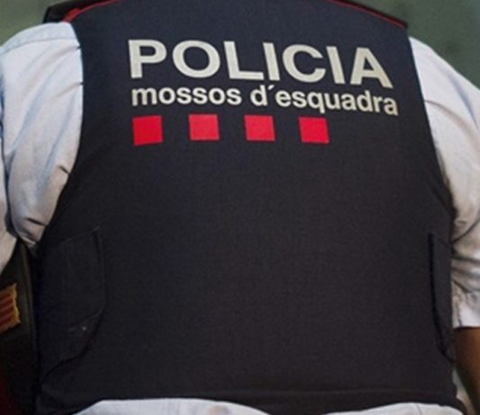 Detinguts 4 passatgers a l’aeroport del Prat per portar cocaïna a l’interior del cos i adossada a les cames