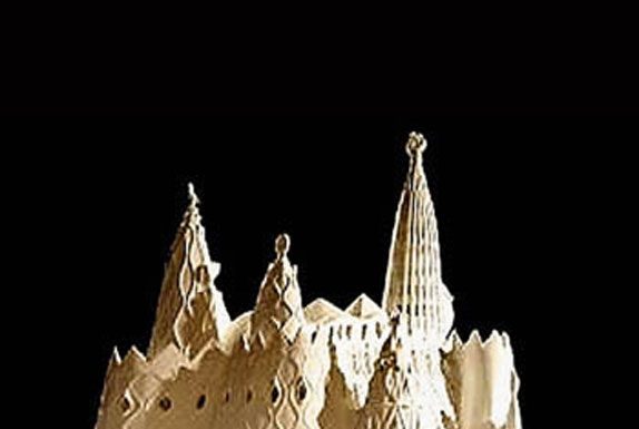 La Colònia Güell exposarà vuit maquetes que recreen la reconstrució de l’esglèsia de Gaudí