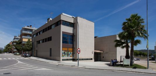 La Marea Blanca d’Abrera vol que la ciutadania opini sobre la salut pública